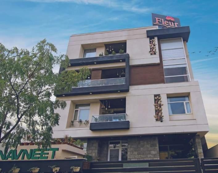 Fleur Hotel Джапур Экстерьер фото