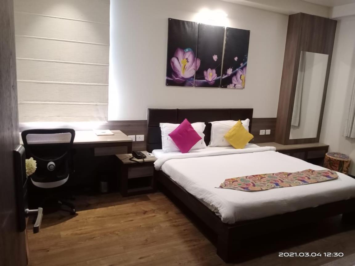 Fleur Hotel Джапур Экстерьер фото