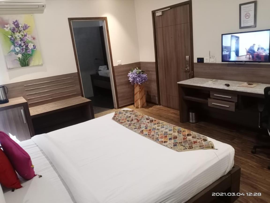 Fleur Hotel Джапур Экстерьер фото